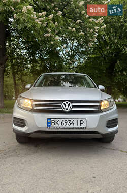 Внедорожник / Кроссовер Volkswagen Tiguan 2016 в 