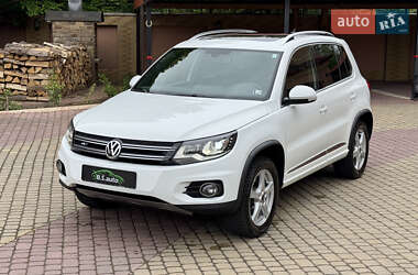 Позашляховик / Кросовер Volkswagen Tiguan 2015 в 