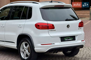 Позашляховик / Кросовер Volkswagen Tiguan 2015 в 
