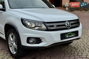Позашляховик / Кросовер Volkswagen Tiguan 2015 в 