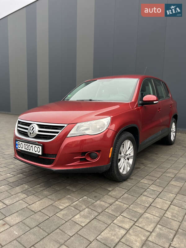 Внедорожник / Кроссовер Volkswagen Tiguan 2010 в Хмельницком