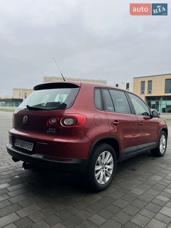 Внедорожник / Кроссовер Volkswagen Tiguan 2010 в Хмельницком