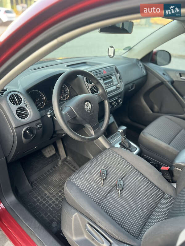 Внедорожник / Кроссовер Volkswagen Tiguan 2010 в Хмельницком