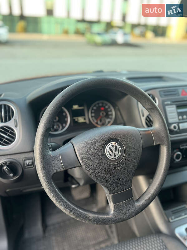 Внедорожник / Кроссовер Volkswagen Tiguan 2010 в Хмельницком
