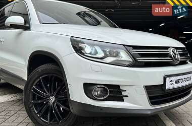 Позашляховик / Кросовер Volkswagen Tiguan 2015 в 