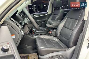 Позашляховик / Кросовер Volkswagen Tiguan 2015 в 