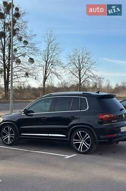 Внедорожник / Кроссовер Volkswagen Tiguan 2016 в 