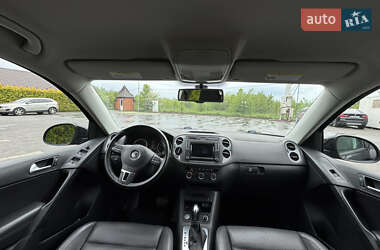 Внедорожник / Кроссовер Volkswagen Tiguan 2017 в 