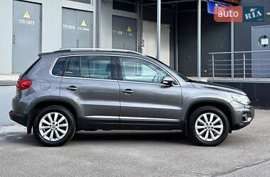 Внедорожник / Кроссовер Volkswagen Tiguan 2011 в 