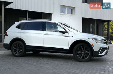Внедорожник / Кроссовер Volkswagen Tiguan 2021 в 