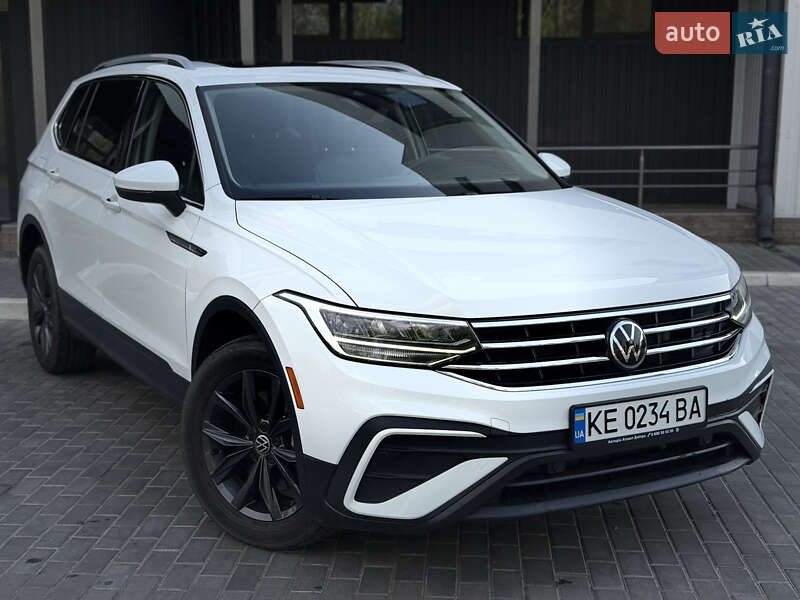 Внедорожник / Кроссовер Volkswagen Tiguan 2021 в 