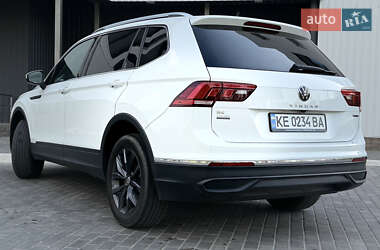 Внедорожник / Кроссовер Volkswagen Tiguan 2021 в 