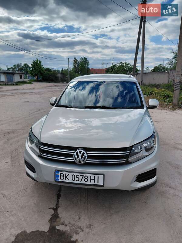Внедорожник / Кроссовер Volkswagen Tiguan 2011 в Нетешине