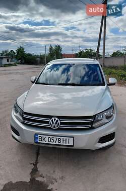 Внедорожник / Кроссовер Volkswagen Tiguan 2011 в 