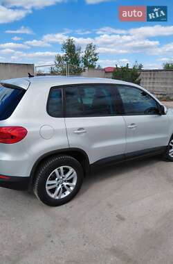 Внедорожник / Кроссовер Volkswagen Tiguan 2011 в 