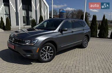 Внедорожник / Кроссовер Volkswagen Tiguan 2017 в 