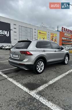 Позашляховик / Кросовер Volkswagen Tiguan 2019 в 