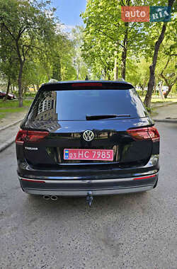 Позашляховик / Кросовер Volkswagen Tiguan 2016 в 