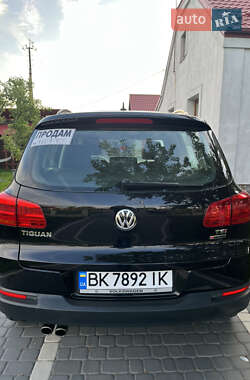 Внедорожник / Кроссовер Volkswagen Tiguan 2016 в 