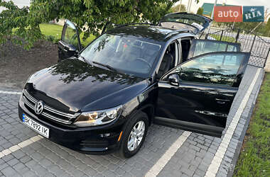Внедорожник / Кроссовер Volkswagen Tiguan 2016 в 