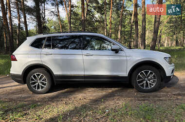 Позашляховик / Кросовер Volkswagen Tiguan 2018 в 