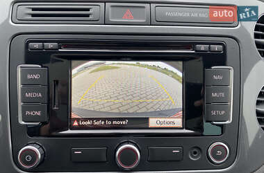 Позашляховик / Кросовер Volkswagen Tiguan 2015 в 