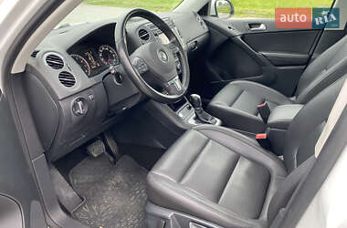 Позашляховик / Кросовер Volkswagen Tiguan 2015 в 