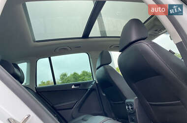 Позашляховик / Кросовер Volkswagen Tiguan 2015 в 