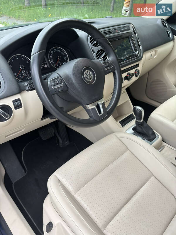 Внедорожник / Кроссовер Volkswagen Tiguan 2015 в Золочеве