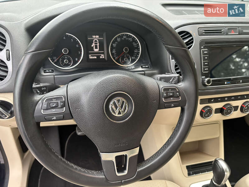 Внедорожник / Кроссовер Volkswagen Tiguan 2015 в Золочеве