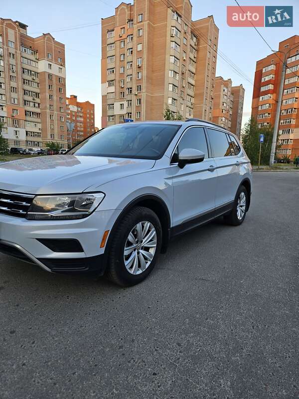 Внедорожник / Кроссовер Volkswagen Tiguan 2018 в Сумах