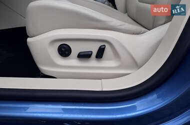 Внедорожник / Кроссовер Volkswagen Tiguan 2017 в 
