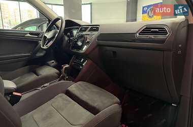 Позашляховик / Кросовер Volkswagen Tiguan 2021 в 