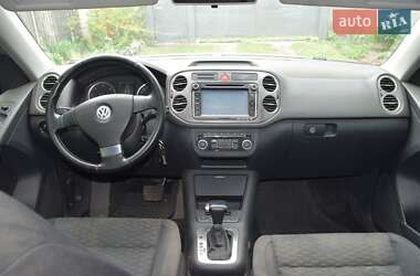 Позашляховик / Кросовер Volkswagen Tiguan 2010 в 