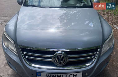 Позашляховик / Кросовер Volkswagen Tiguan 2010 в 