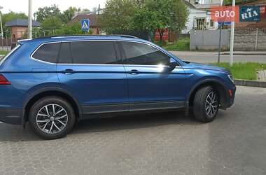 Позашляховик / Кросовер Volkswagen Tiguan 2018 в 