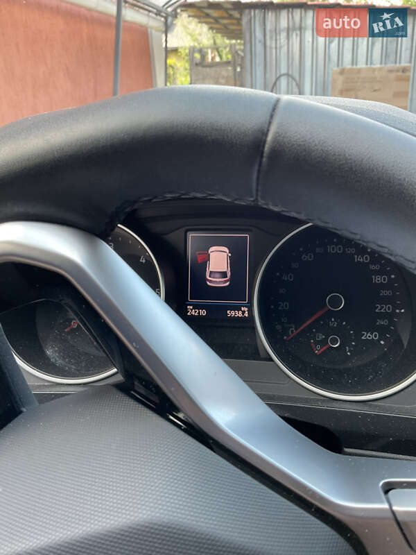 Внедорожник / Кроссовер Volkswagen Tiguan 2023 в Киеве