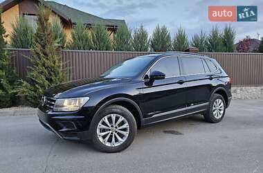 Внедорожник / Кроссовер Volkswagen Tiguan 2018 в 