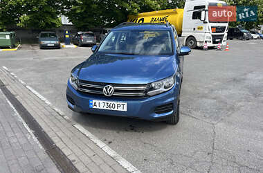 Внедорожник / Кроссовер Volkswagen Tiguan 2016 в 