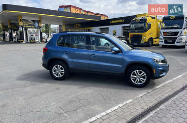 Внедорожник / Кроссовер Volkswagen Tiguan 2016 в 