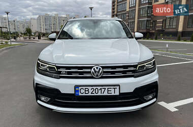 Позашляховик / Кросовер Volkswagen Tiguan 2017 в 