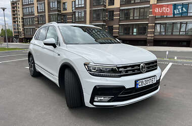 Позашляховик / Кросовер Volkswagen Tiguan 2017 в 