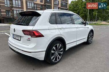 Позашляховик / Кросовер Volkswagen Tiguan 2017 в 