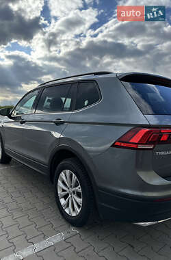 Позашляховик / Кросовер Volkswagen Tiguan 2018 в 