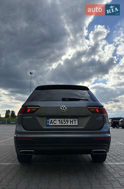 Позашляховик / Кросовер Volkswagen Tiguan 2018 в 