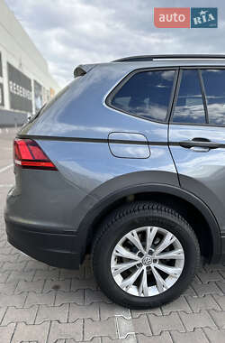 Позашляховик / Кросовер Volkswagen Tiguan 2018 в 