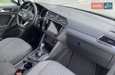 Позашляховик / Кросовер Volkswagen Tiguan 2021 в 
