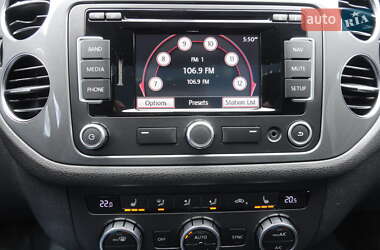 Внедорожник / Кроссовер Volkswagen Tiguan 2015 в 