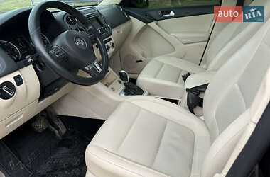 Позашляховик / Кросовер Volkswagen Tiguan 2014 в 