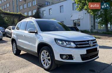Позашляховик / Кросовер Volkswagen Tiguan 2015 в 